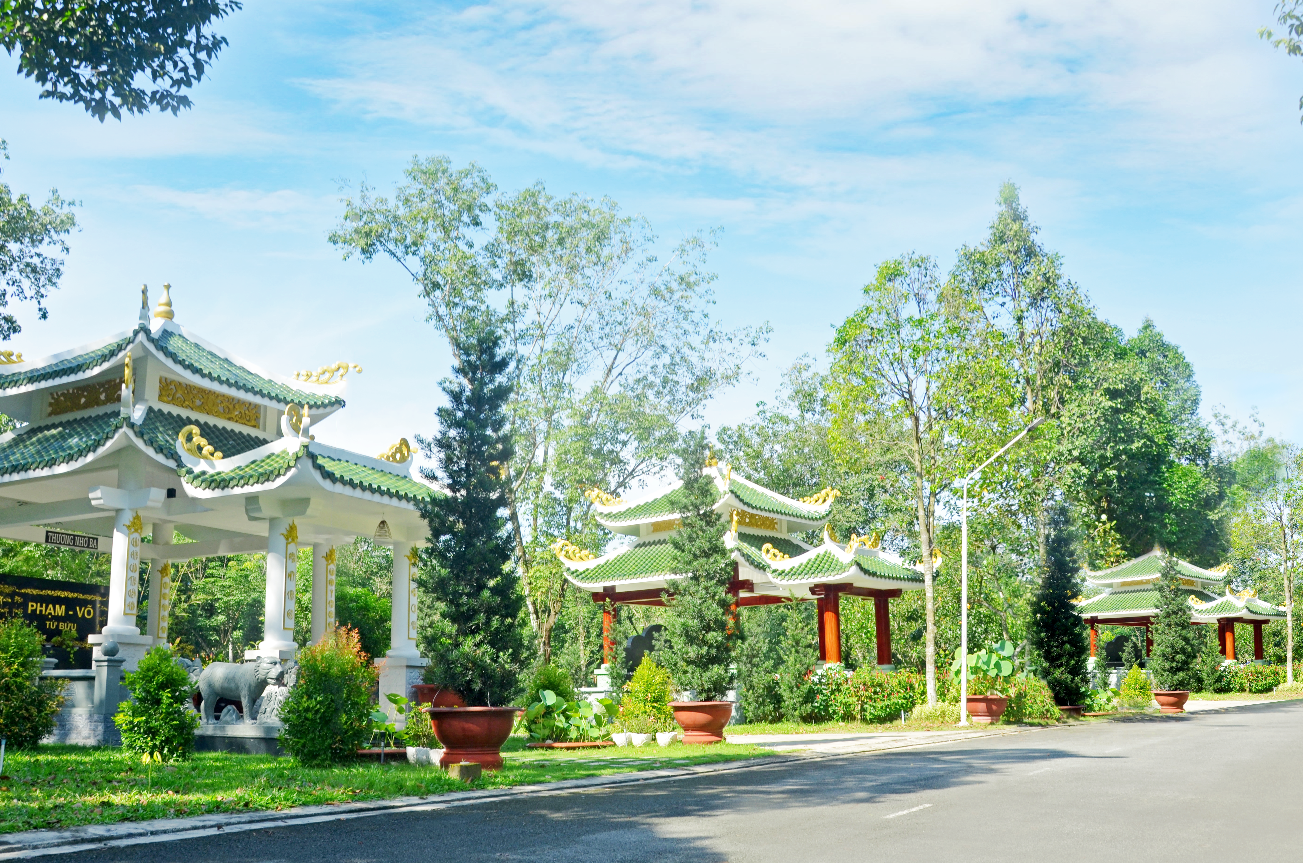 Khu mộ song thân tại Hoa Viên Nghĩa Trang Bình Dương